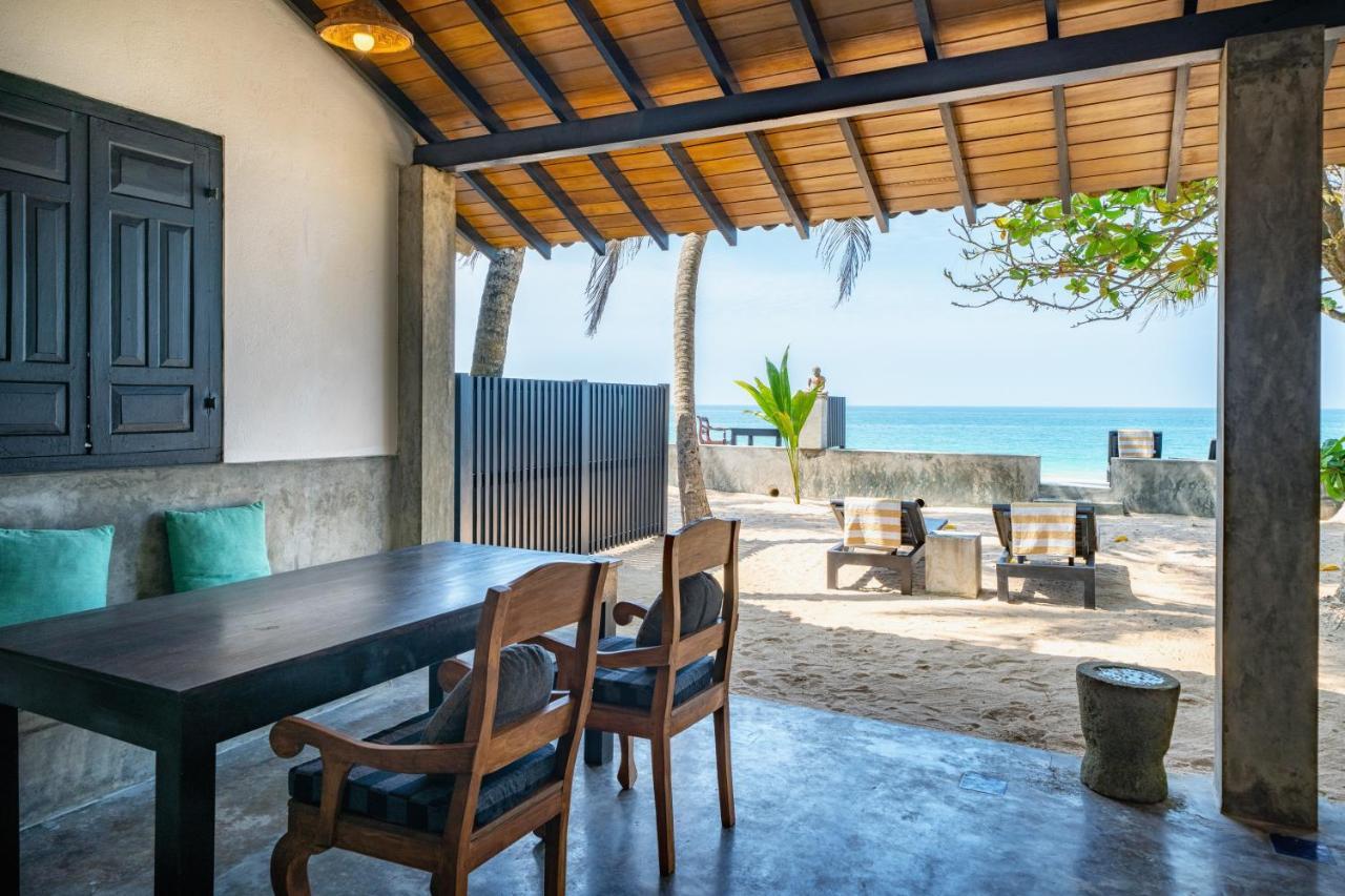 Red Parrot Beach Villa Ambalangoda  Ngoại thất bức ảnh