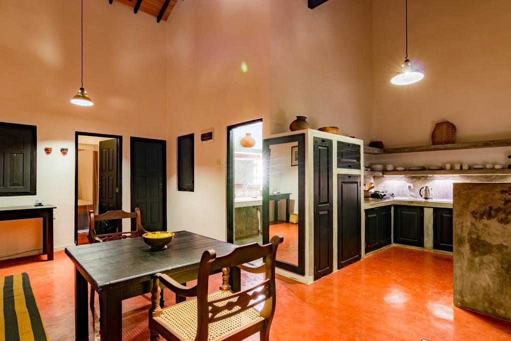 Red Parrot Beach Villa Ambalangoda  Ngoại thất bức ảnh