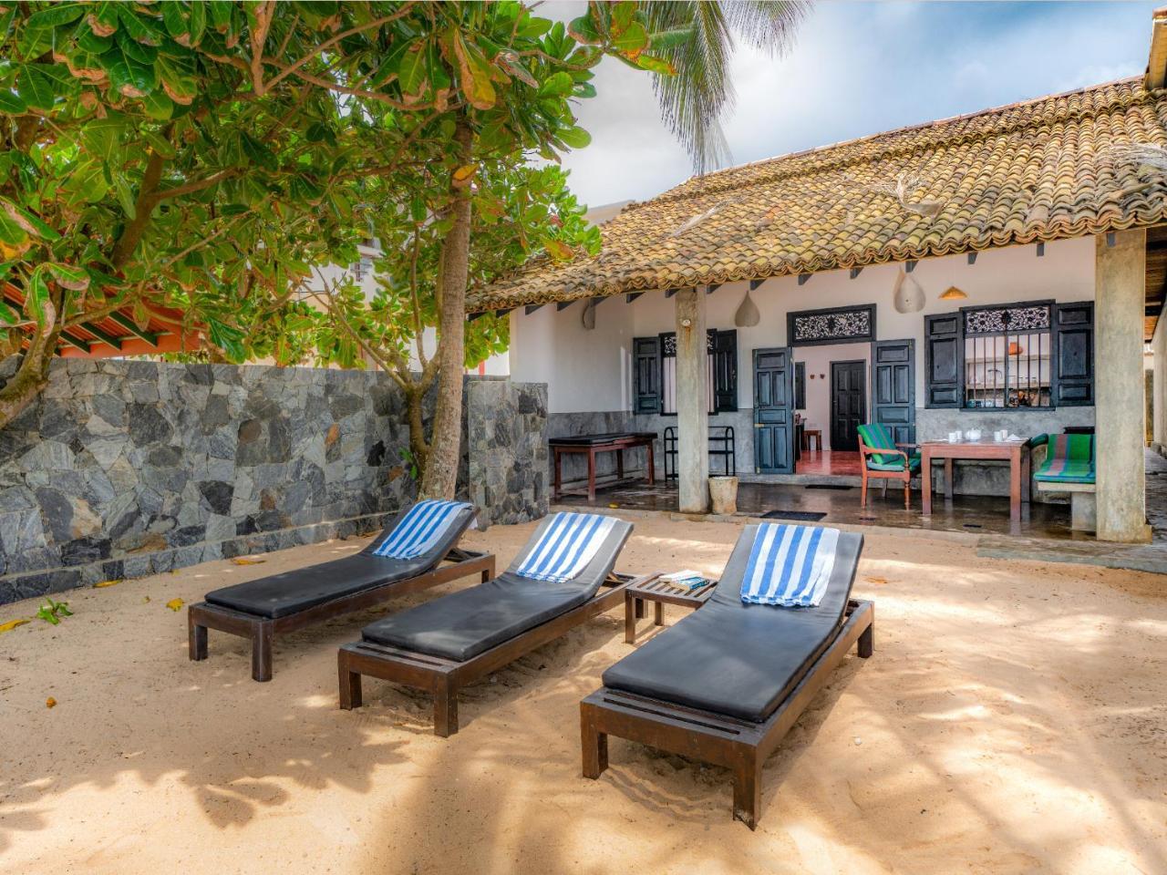 Red Parrot Beach Villa Ambalangoda  Ngoại thất bức ảnh